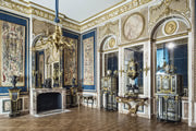 Salone interno con decorazione barocca.